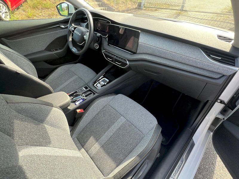 Škoda Octavia (2025) Top Selection 1.5TSi M-HEV 110 - fotka 22 z 33