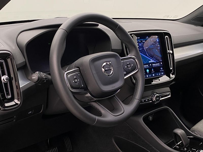 Volvo XC40 B3 AUT DARK PLUS - fotka 4 z 62