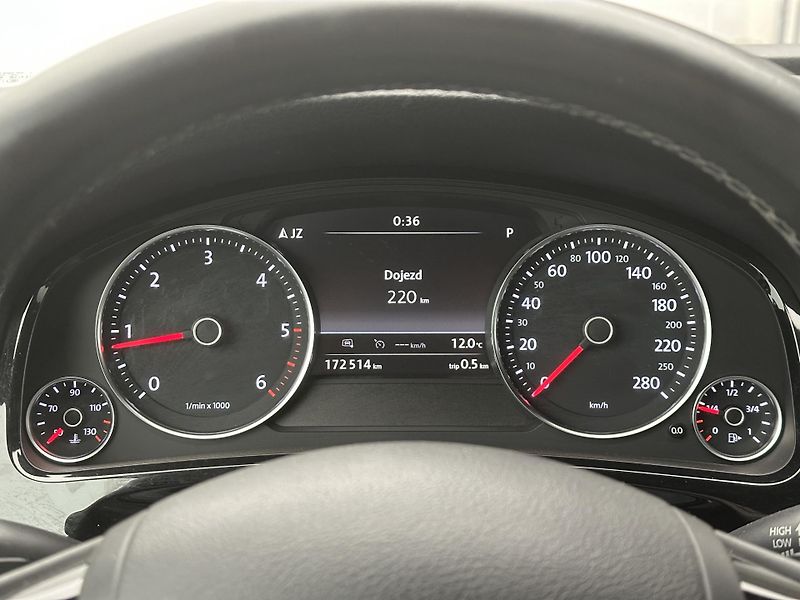 Volkswagen Touareg 3,0 TDI V6 193kW R-Line CZ - fotka 18 z 29