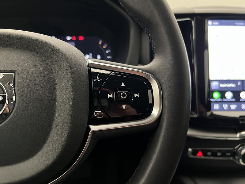 Volvo XC60 B4 AWD DARK PLUS AUT - fotka 24 z 39