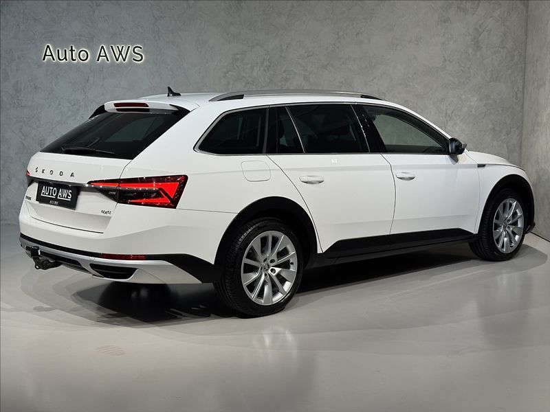 Škoda Superb 2,0 TDi  DSG 4x4 Scout Virtual - fotka 9 z 50