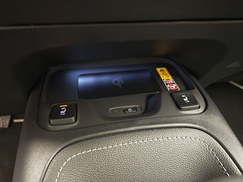 Toyota Corolla 1,8 Hybrid e-CVT Style - fotka 35 z 40