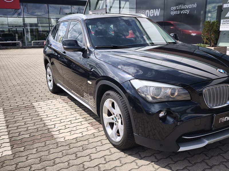 BMW X1 2011 ČR 2.0d 150kW 2.MAJITEL - fotka 15 z 34