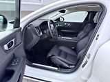 Volvo V60 B4 FWD // PLUS DARK + kola - náhled 10