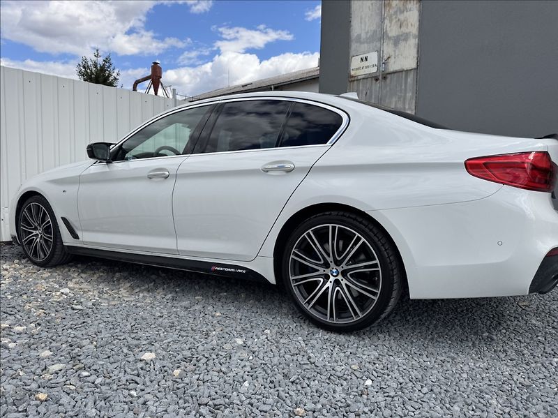 BMW Řada 5 3,0 530d xDrive Mpaket původČR - fotka 19 z 50