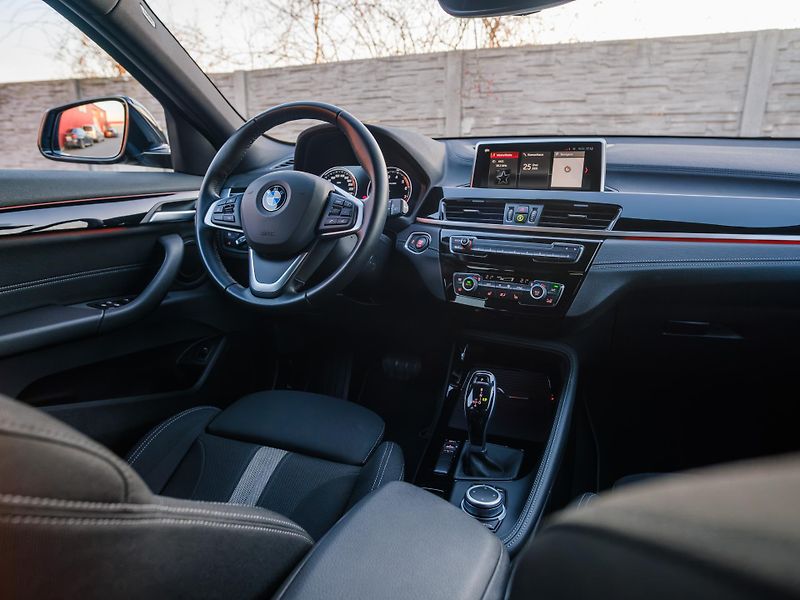 BMW X2 sDrive18i Advantage,ShadowLine - fotka 23 z 31