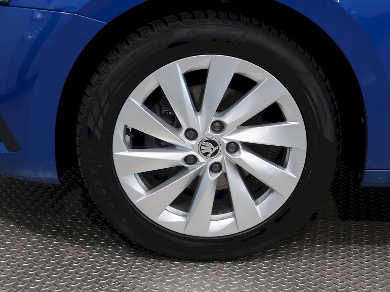 Škoda Octavia (2024) FRESH PLUS 1.5TSI 110KW KAMERA - fotka 35 z 38