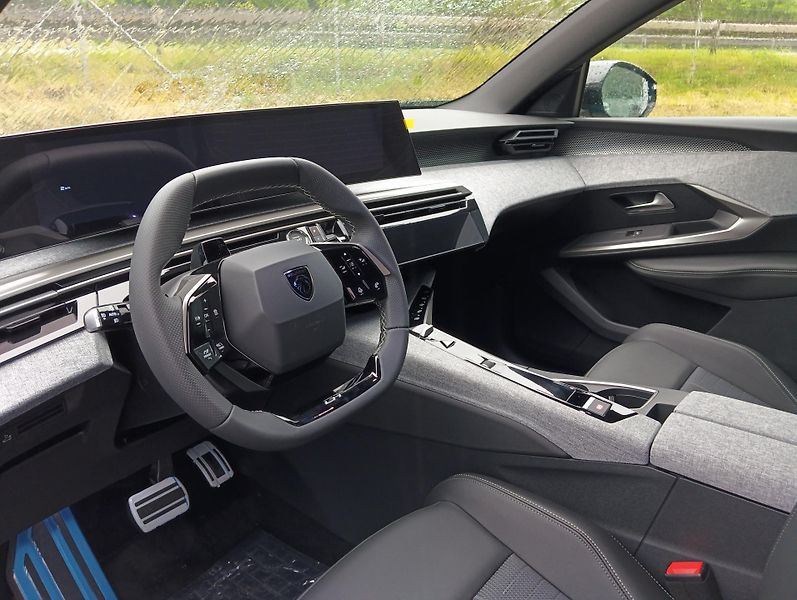Peugeot 5008 (2026) GT Hybrid 145 e-DCS6 - fotka 10 z 20