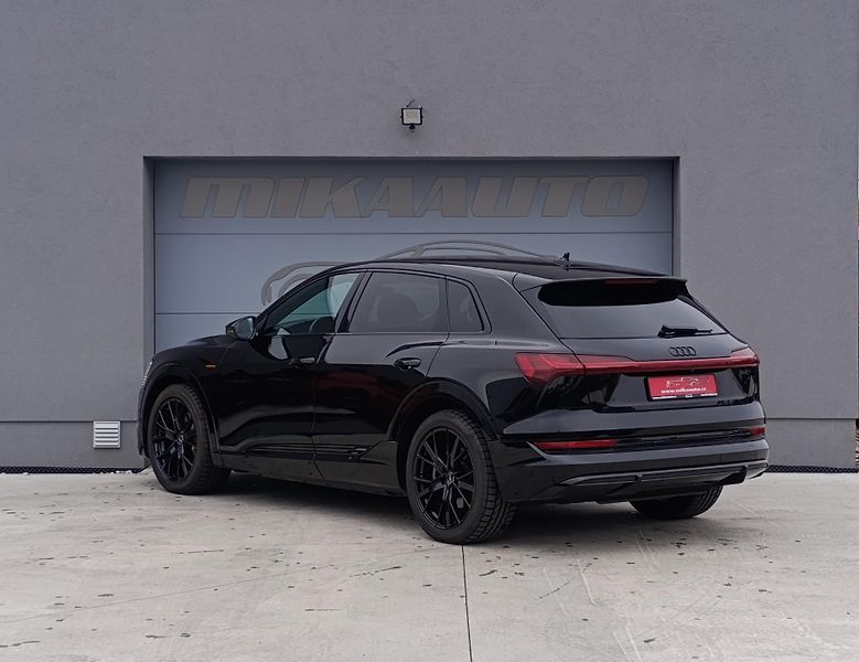 Audi e-tron 55 300kW QUATTRO S-LINE  - fotka 7 z 35