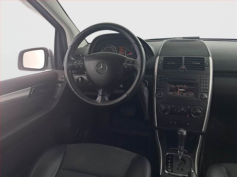 Mercedes-Benz Třídy A (2011) A 160, Automat, Navi, Tempomat - fotka 7 z 15
