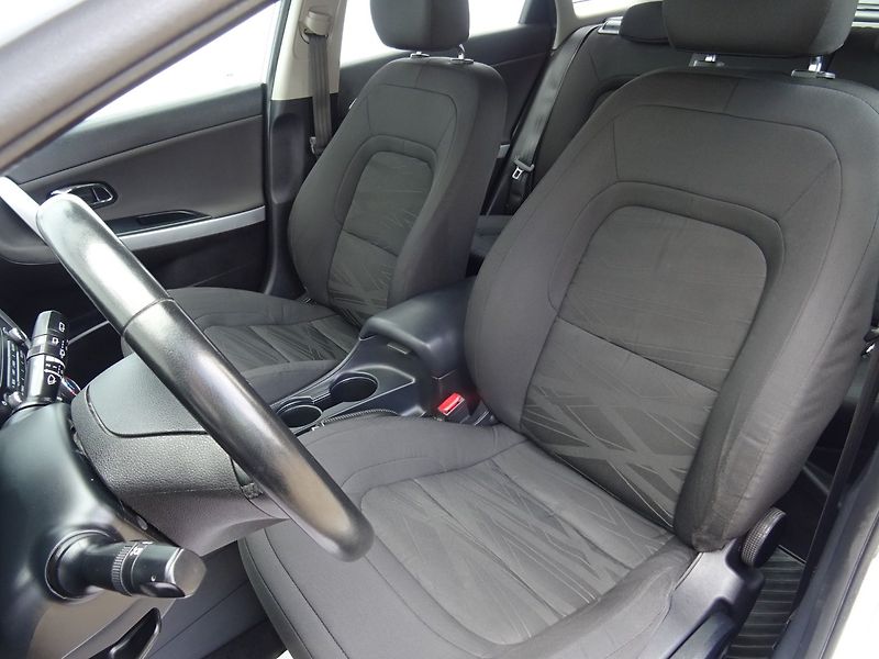 Kia Ceed (2017) 1.6GDi,99kW,1majČR,s.kni,klima - fotka 8 z 23