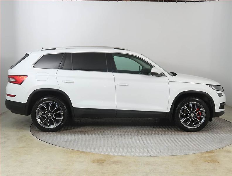 Volkswagen Multivan (2010) Comfortline 2.0 TDI 4Motion - fotka 6 z 18