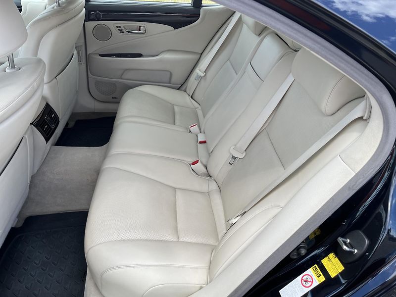 Lexus LS 600h 5.0 V8 Hybrid 1.Majitel ČR - fotka 12 z 38