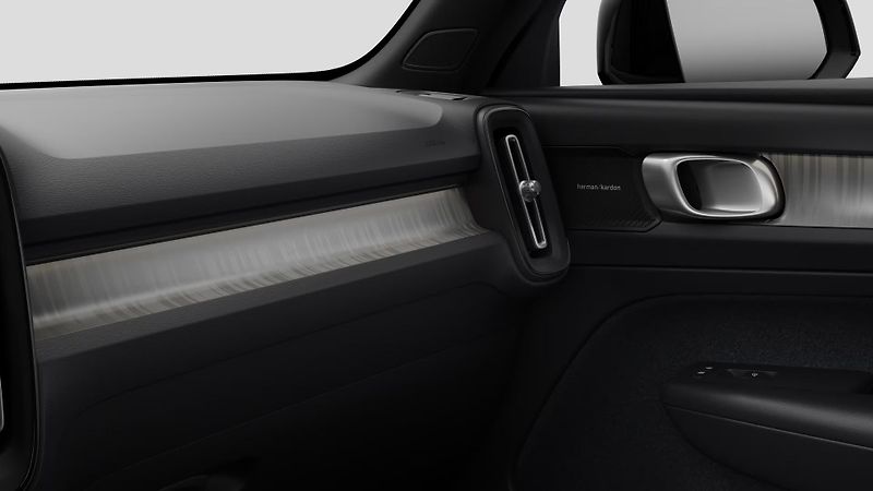 Volvo XC40 (2026) B3 AUT BLACK EDITION ULTRA - fotka 14 z 14
