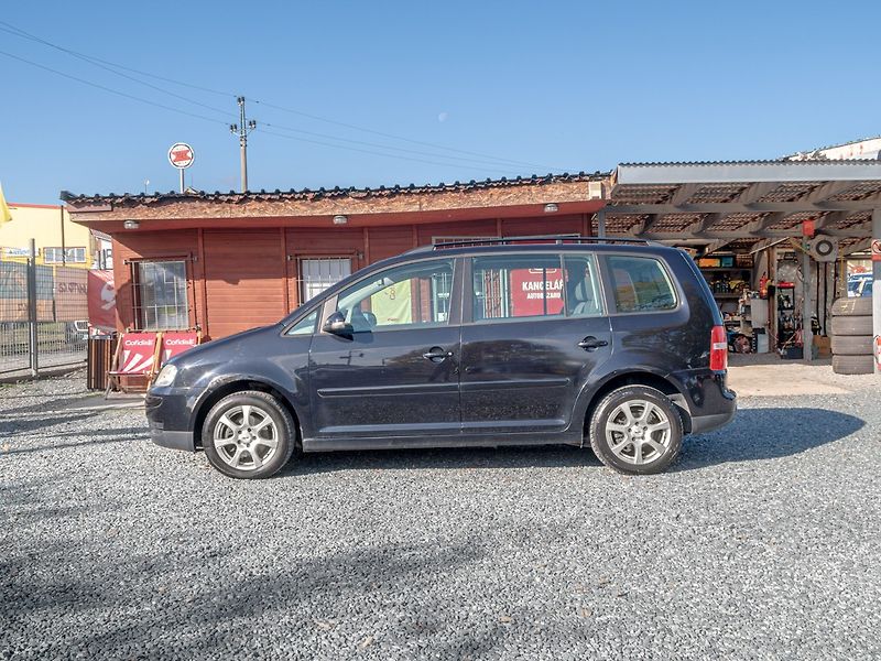 Volkswagen Touran (2006) 1.9TDI 77KW – 7 sedadel - fotka 8 z 44