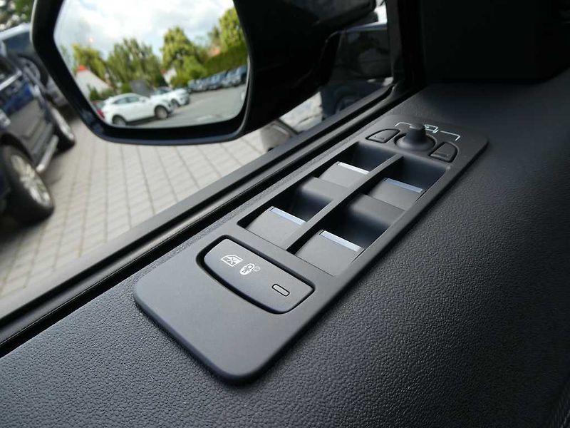 Land Rover Discovery Sport 1,5 Dynamic Se P270e - fotka 12 z 40