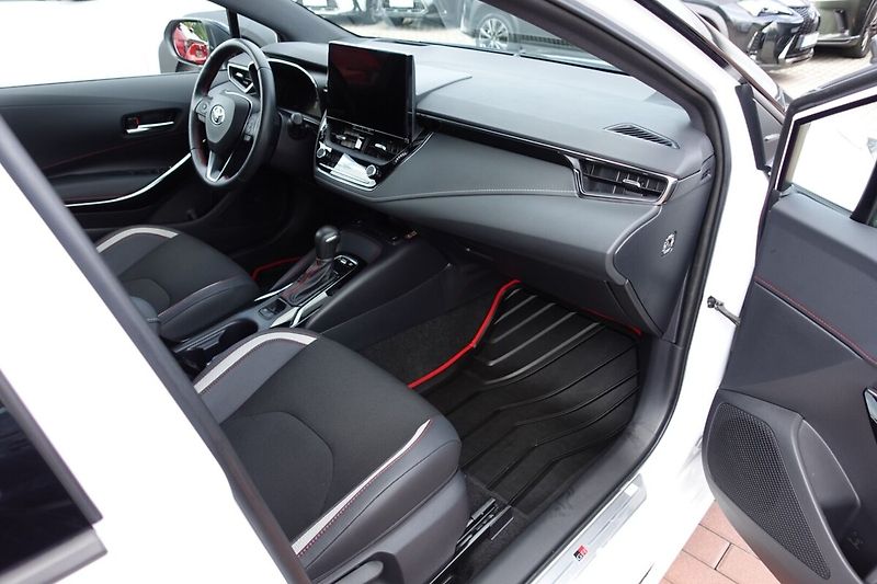 Toyota Corolla 1,8HSD GR Sport Dynamic - fotka 12 z 33