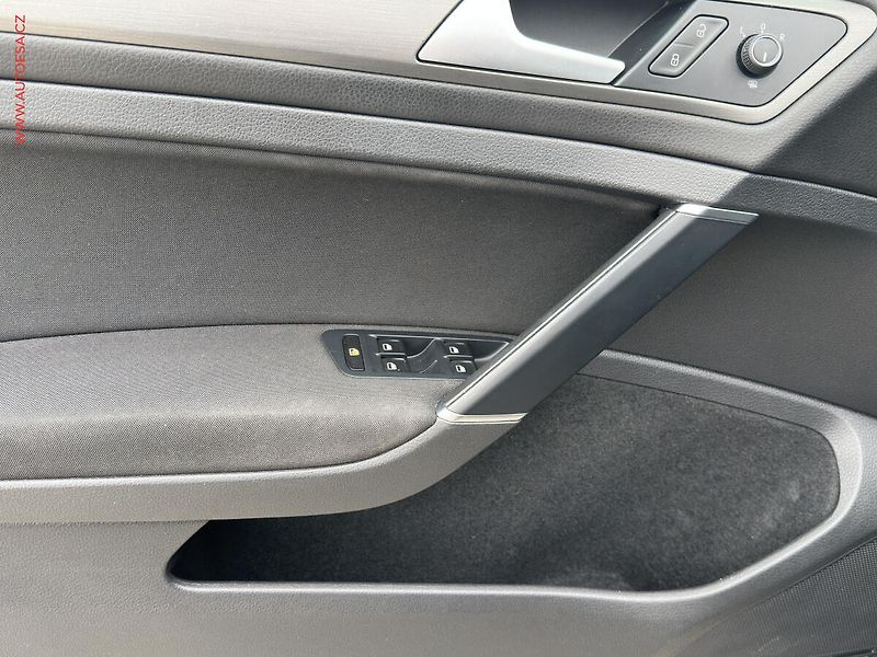 Volkswagen Golf (2013) 1.2TSI, Klima - fotka 11 z 18