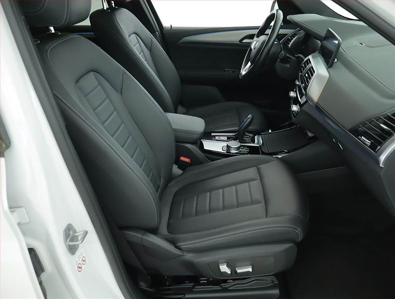 BMW iX3 (2022) 80 kWh, SoH 97% - fotka 9 z 22