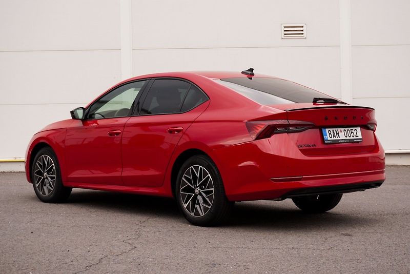 Škoda Octavia 1.5 TSI STYLE PLUS - fotka 12 z 46