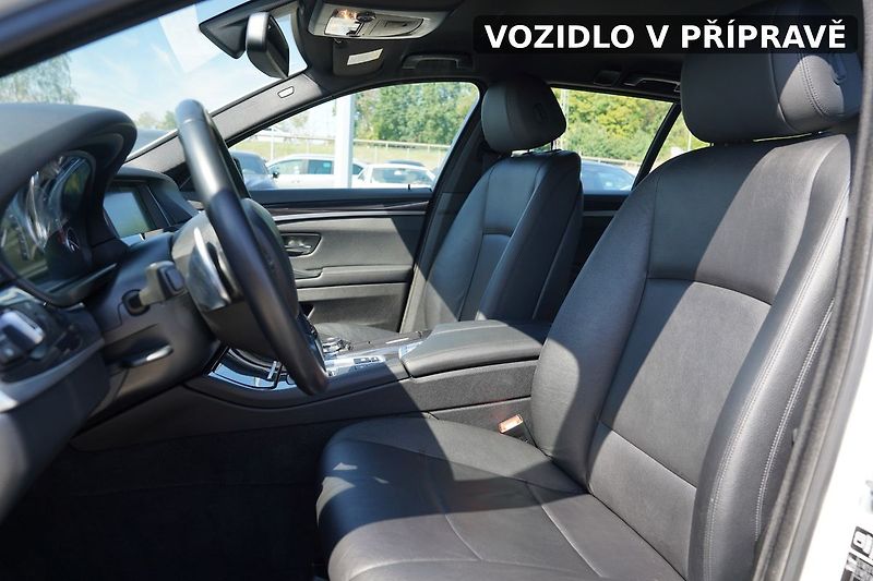 BMW Řada 5 520d xDrive 135kW KŮŽE/NAVI/TE - fotka 5 z 11