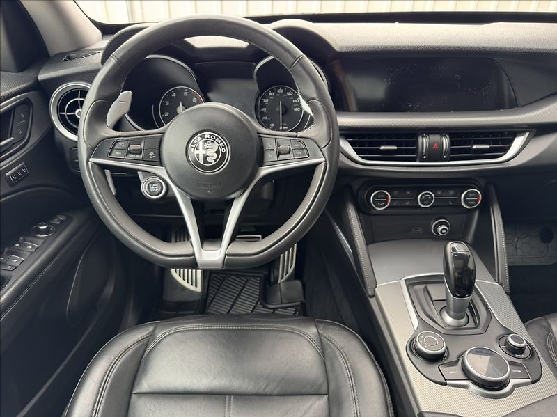 Alfa Romeo Stelvio 2,0 T 206kW Q4 AT8 ZF 4X4 - fotka 26 z 50