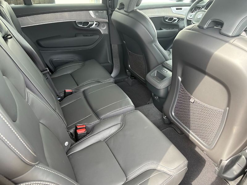Volvo XC90 Plus B5 184kW - fotka 15 z 22