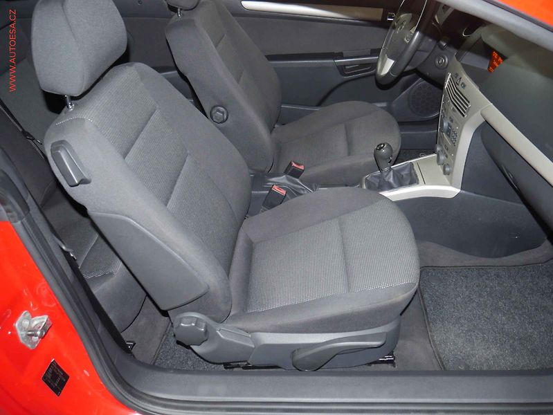 Opel Astra (2007) 1.6i Twin TOP, AC, temp - fotka 11 z 17