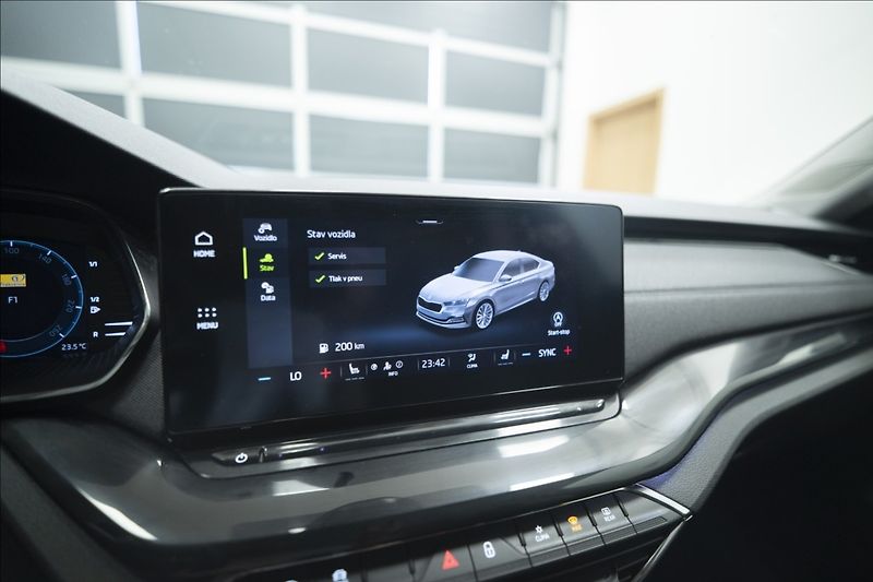Škoda Octavia 2,0 TDI ČR KEYLESS VÝHŘEV ČR - fotka 31 z 39