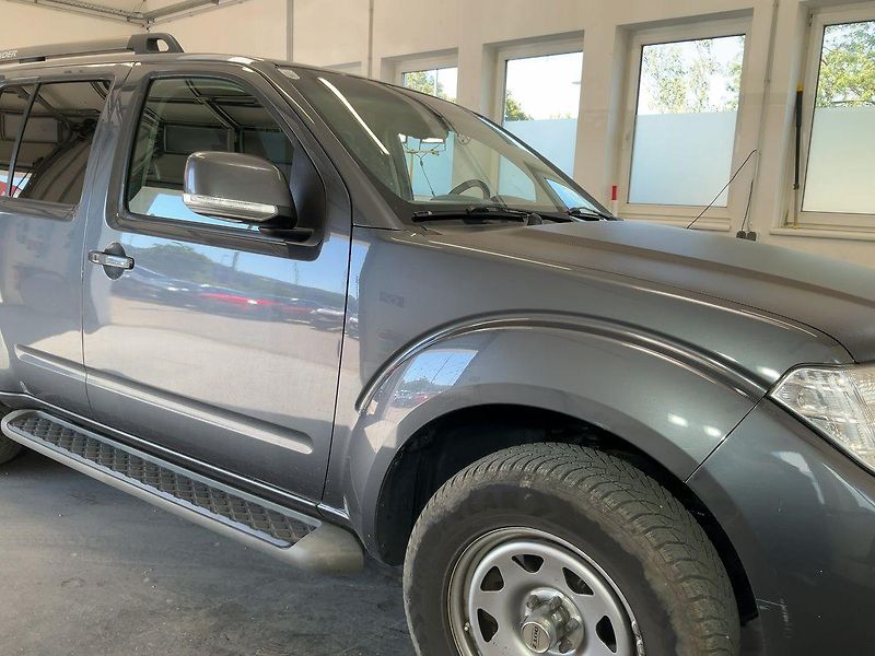 Nissan Pathfinder 2.5 dCi LE 140Kw manuál  - fotka 3 z 26