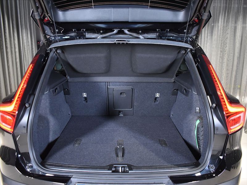 Volvo XC40 2,0 B4 Ultra Panorama,BLIS - fotka 10 z 21