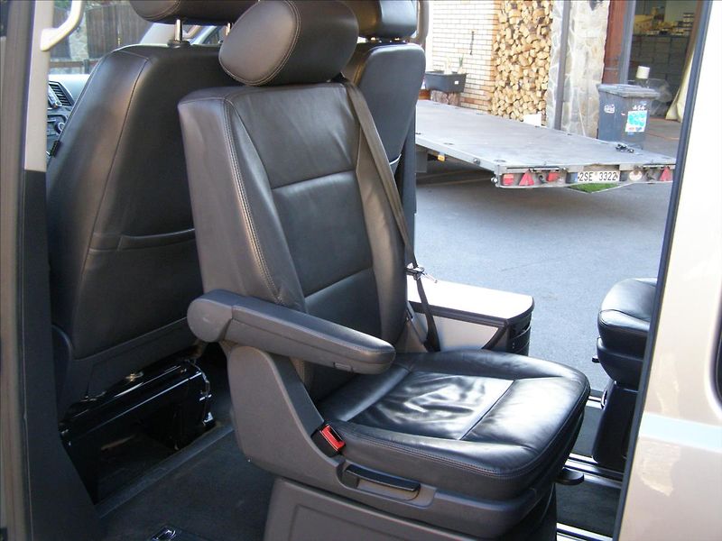 Volkswagen Multivan 2,0   1 MAJITEL 2xsoupacky 180 - fotka 39 z 41