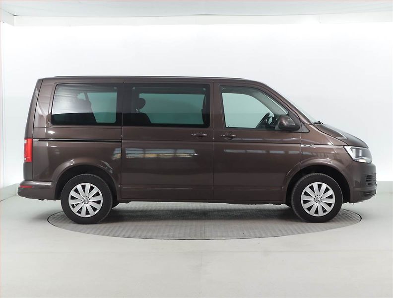Volkswagen Caravelle (2018) Comfortline 2.0 TDI - fotka 6 z 19