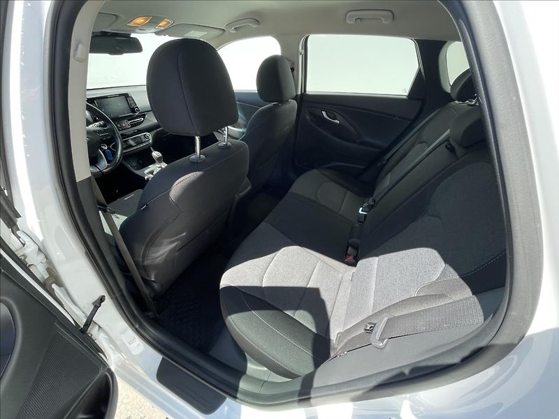 Hyundai i30 1,5 T-GDI Combi Smart - fotka 16 z 22