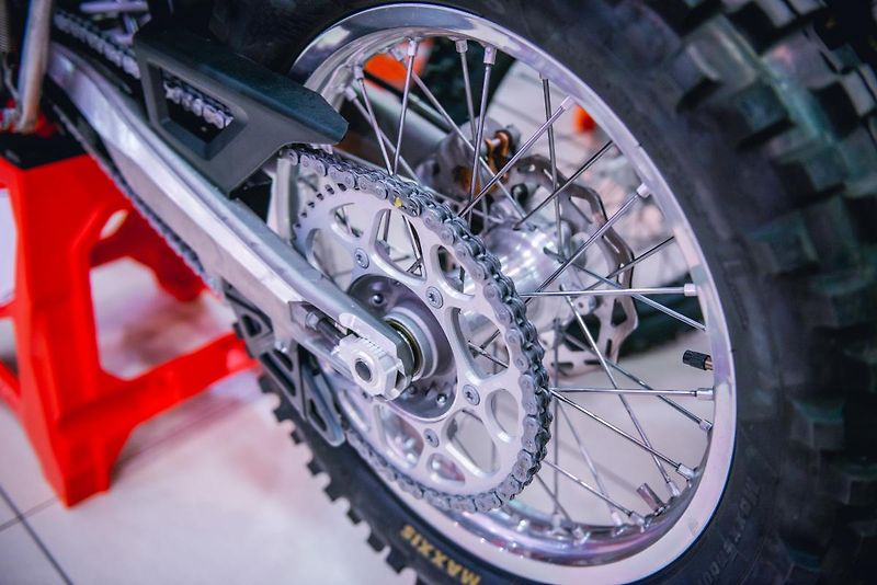 GASGAS EC 250 Racing (2022) EC 250 TPI 2T - fotka 24 z 49