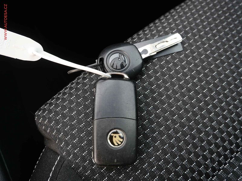 Škoda Rapid (2014) 1.2TSi, ČR, AC, STK10/28 - fotka 15 z 15