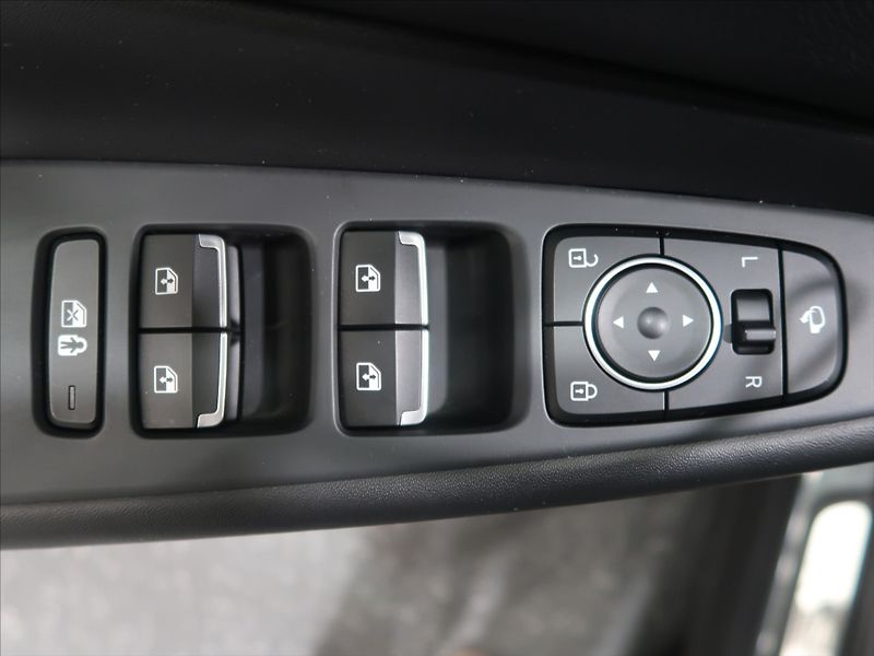 Hyundai Santa Fe 2,2 CRDi Smart 1.majitel CZ - fotka 13 z 31