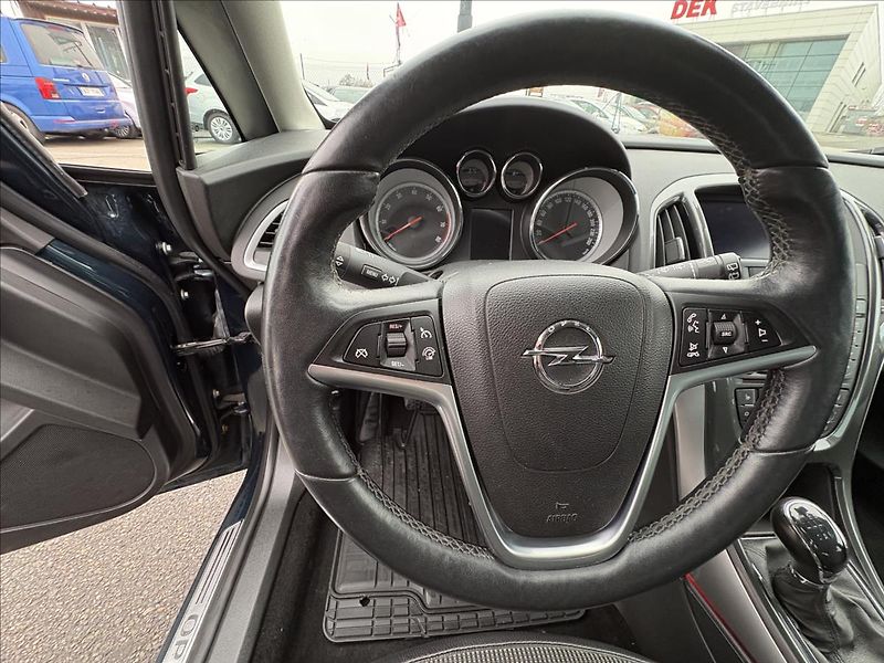 Opel Astra 1,4 iT 103kW,Xenon,Navi,Výhřev - fotka 6 z 32