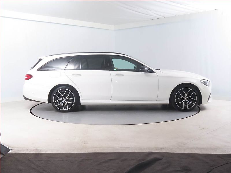 Mercedes-Benz Třídy E (2021) E 220 d 4MATIC - fotka 6 z 17