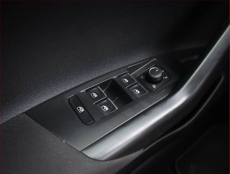 Volkswagen Taigo (2023) 1.5 TSI - fotka 17 z 21