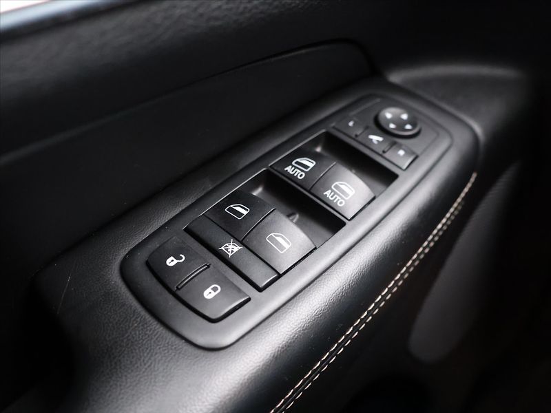 Jeep Grand Cherokee 3,0 CRD 184kW Aut. 4WD Limited - fotka 16 z 30