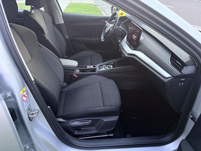 Škoda Octavia 2.0 TDI DSG LED VIRTUAL - fotka 52 z 53