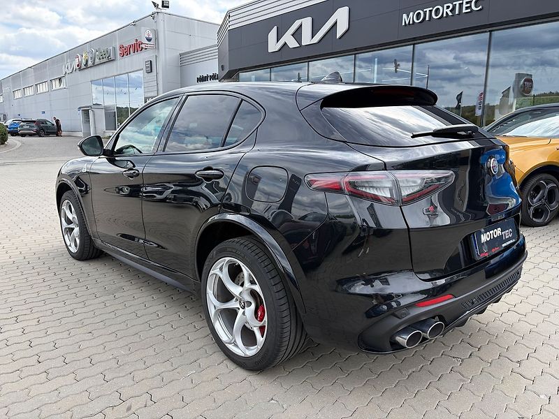 Alfa Romeo Stelvio 2.9 V6 BITURBO 510K AT8 QUADRI - fotka 4 z 10