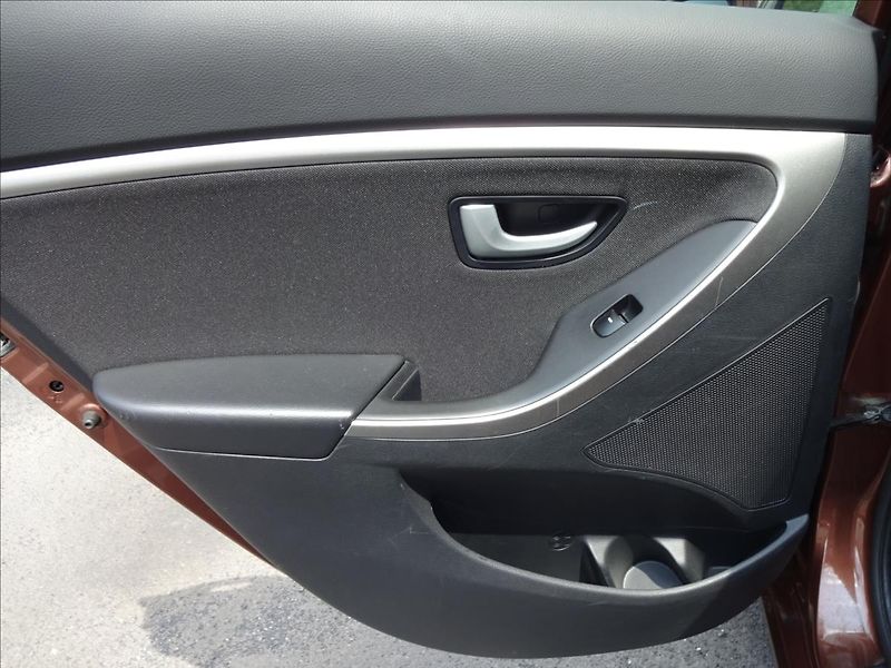 Hyundai i30 1,6i 88kW - fotka 21 z 48