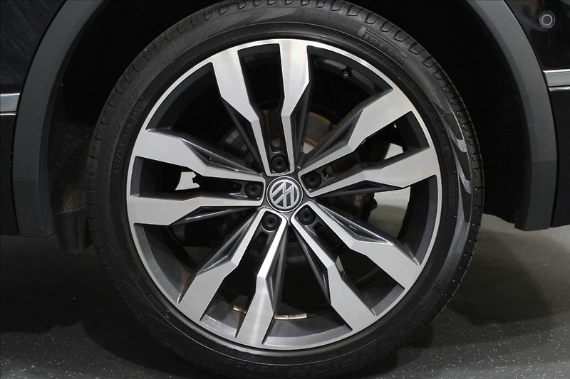 Volkswagen Tiguan Allspace 2,0 TSI ALL 4M DSG R-line - fotka 32 z 33