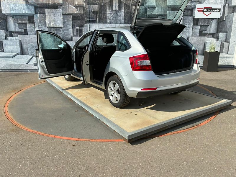 Škoda Rapid (2017) 1.2TSi, 81KW, VYHŘ. SEDADLA. - fotka 9 z 19