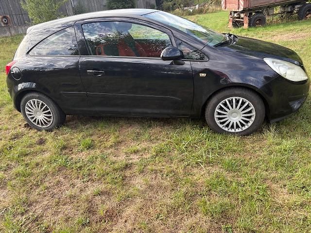 Opel Corsa (2008) - fotka 2 z 10