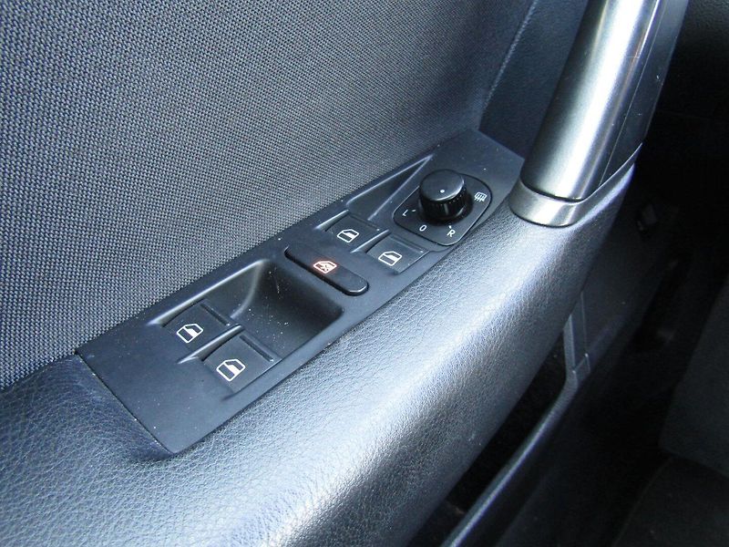 Volkswagen Passat (2011) 1.6 TDI 77kW - fotka 30 z 45