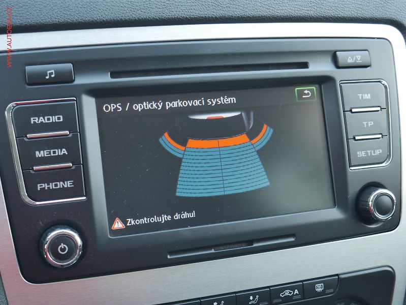 Škoda Octavia (2013) 2.0 TDI 4x4, ČR, Bixenon, AC - fotka 14 z 24