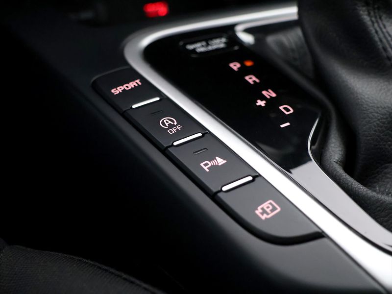 Kia Ceed SW 1,5 T-GDI 117kW GT-Line CZ DPH - fotka 29 z 38